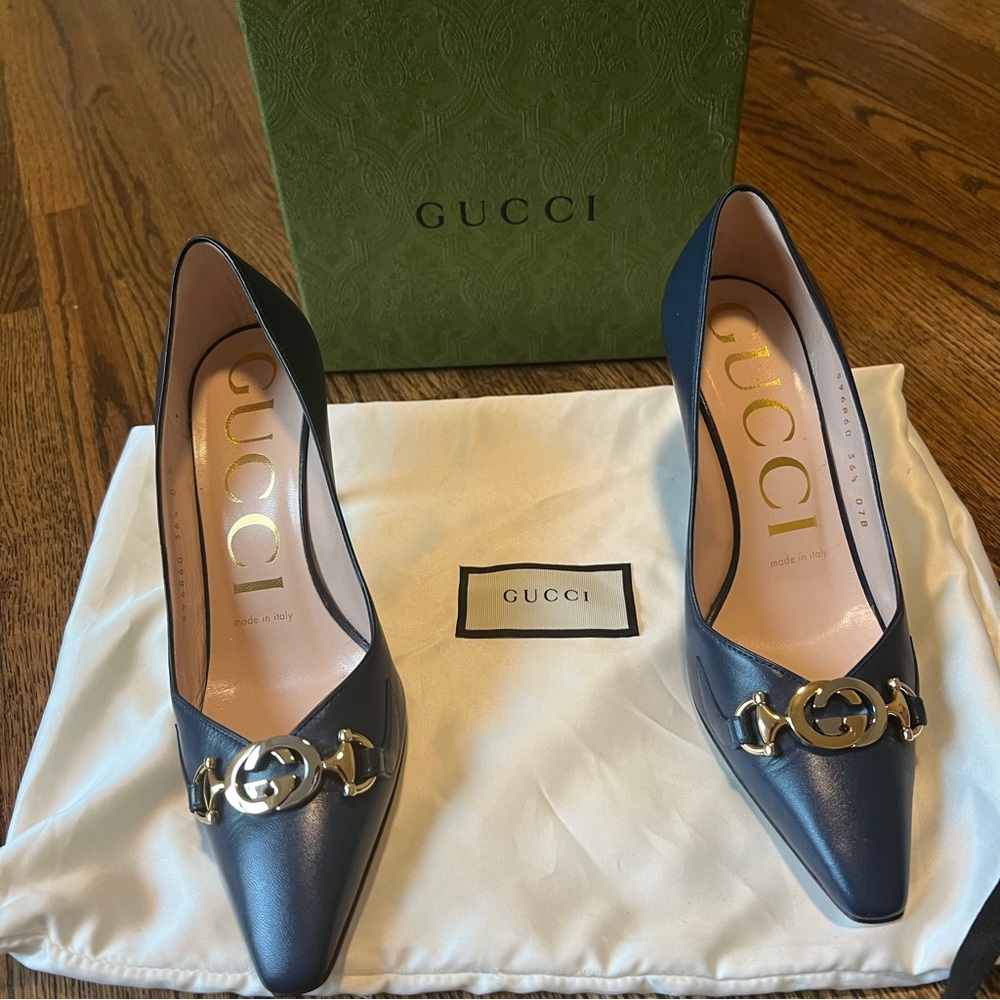 Gucci Navy Zumi Logo Mid-Heel Leather Pumps, Like New, Size 36.5 - Picture 2 of 8